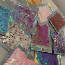Load image into Gallery viewer, Heart Glitter

